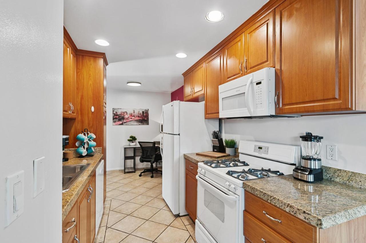 Beverly Hills Chic 2 Bed 2Bath With Patio And Parking 309 Los Angeles Zewnętrze zdjęcie